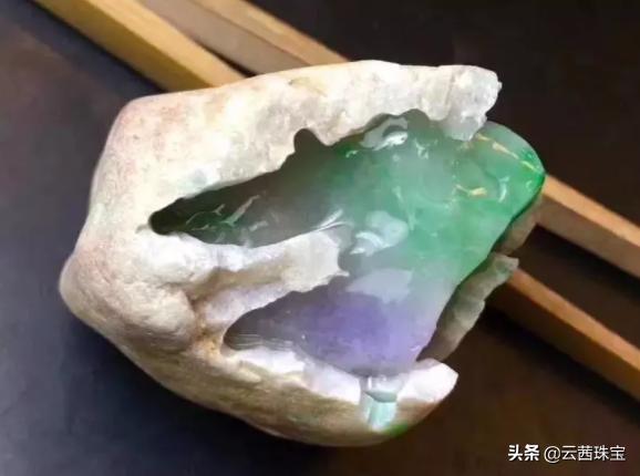 翡翠“春带彩”，居然这么美