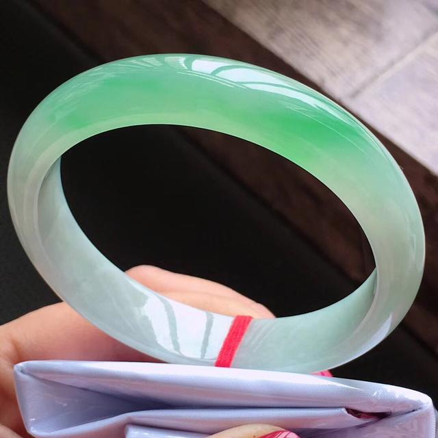 翡翠越来越贵了，看完这些你们就不会觉得贵了