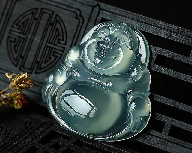 在水深不见底的翡翠行业怎样才不会“溺水”呢？